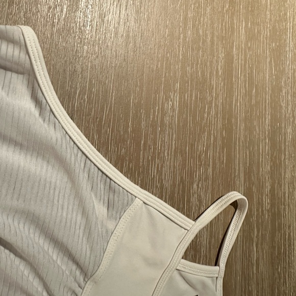 Lija athletic tank, size medium - Picture 2 of 4